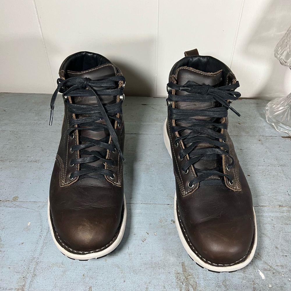 Men’s Danner Boot size 9.5 like new logger 917